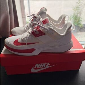 Nike Court Vapor Lite “White University Red”